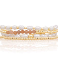 Pearl Sunstone Saturn Armbanden Stack | Goudkleurig