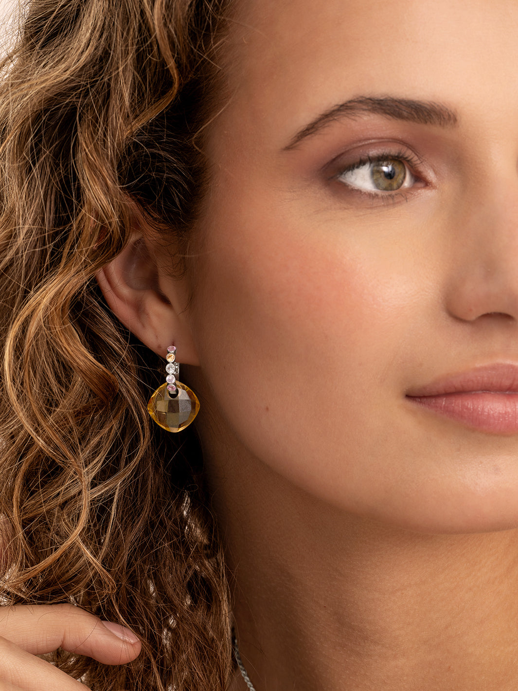 Light Citrine Cushion Cut Tube Huggies Multi CZ Oorbellen set | Zilver
