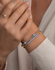 Kralenarmband in goudkleur met blauwe edelstenen van Sparkling